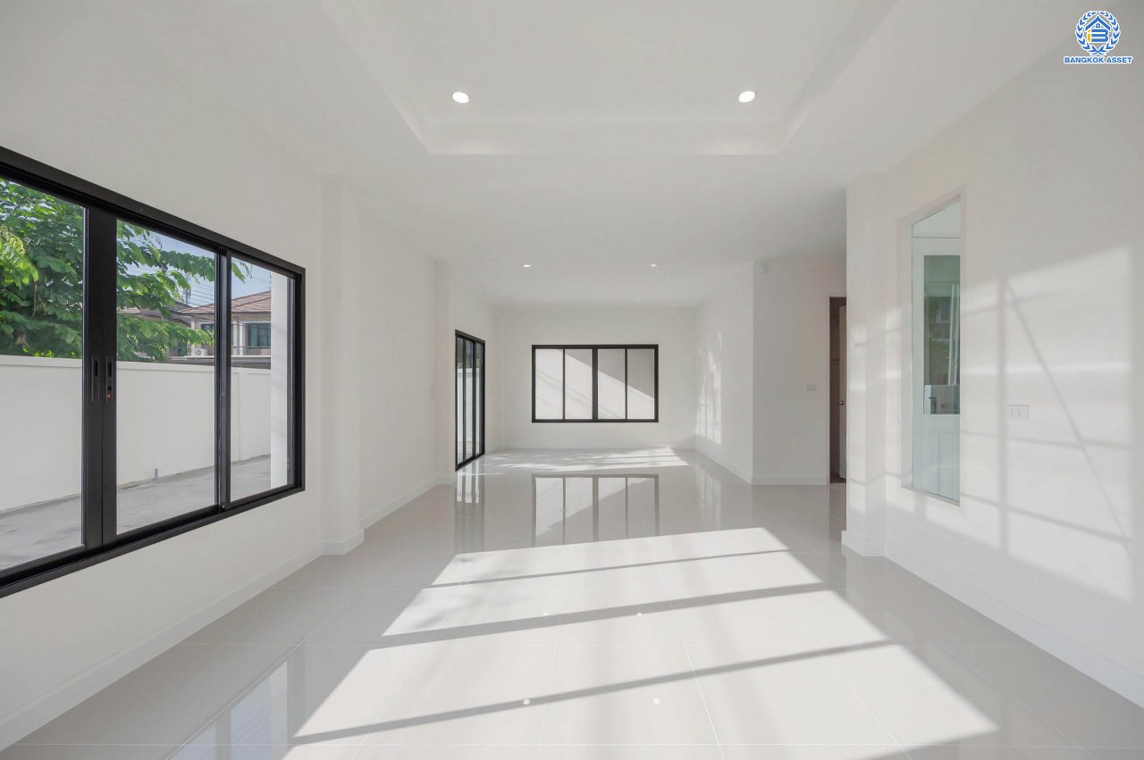 บ้านมือสองตกแต่งใหม่ โครงการ รติรมย์ ฟิฟท์ ราชพฤกษ์-ปิ่นเกล้า หลังมุม เนื้อที่ 57.5 ตร.ว. ฟังก์ชัน 3 ห้องนอน 3 ห้องน้ำ 2 ที่จอดรถ บรรยากาศเป็นส่วนตัว บนทำเลยอดนิยม เชื่อมต่อถนนสวนผัก, ถนนราชพฤกษ์, ถนนบางกรวย-ไทรน้อย ใกล้เซ็นทรัลเวสต์วิลล์ และจุดขึ้นทางด่วน "ศรีรัช"